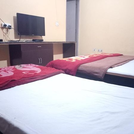 Yash Guest House 01 Minute Walk In Nizamuddin Railway Station Nueva Delhi Exterior foto