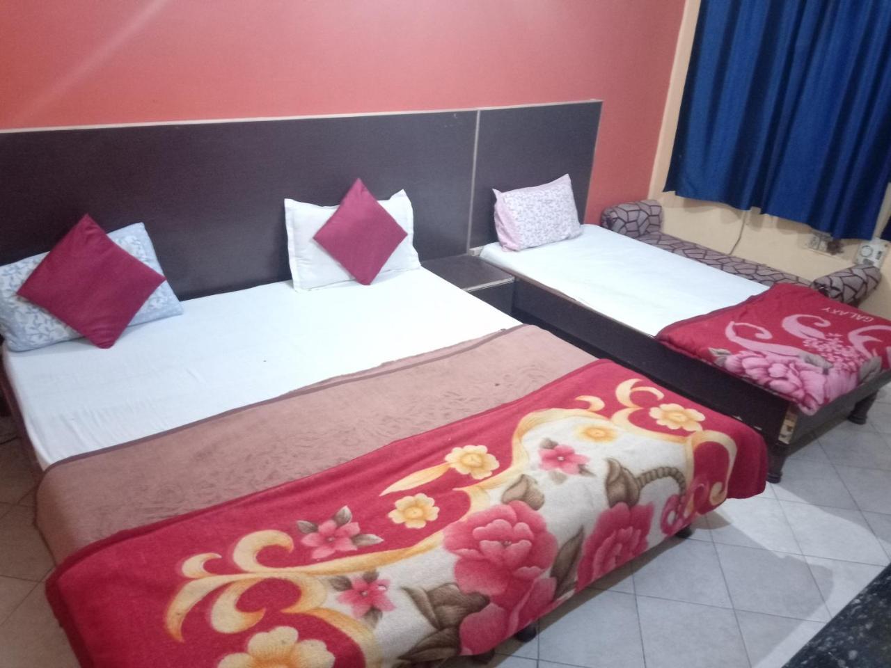 Yash Guest House 01 Minute Walk In Nizamuddin Railway Station Nueva Delhi Exterior foto