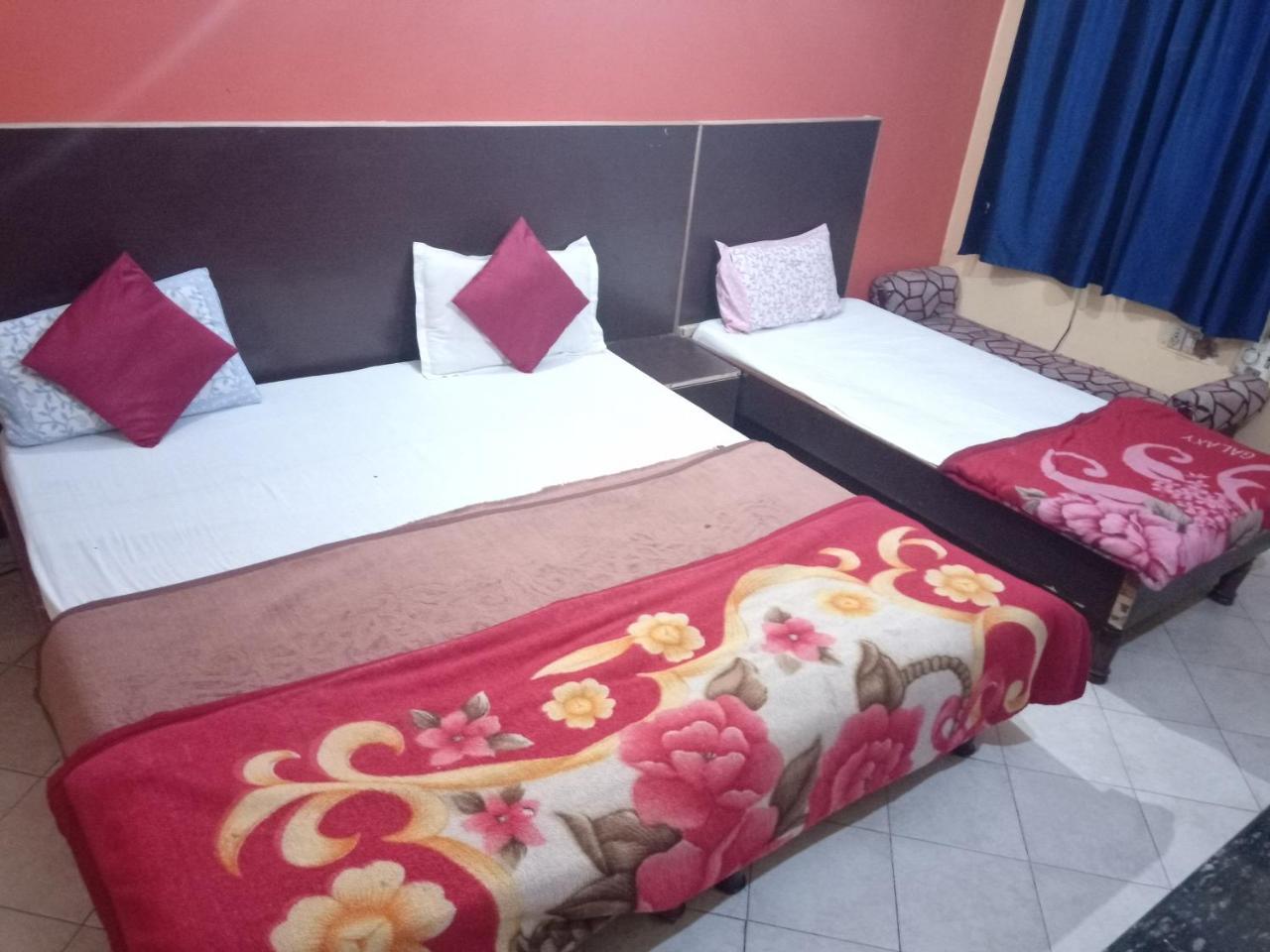 Yash Guest House 01 Minute Walk In Nizamuddin Railway Station Nueva Delhi Exterior foto