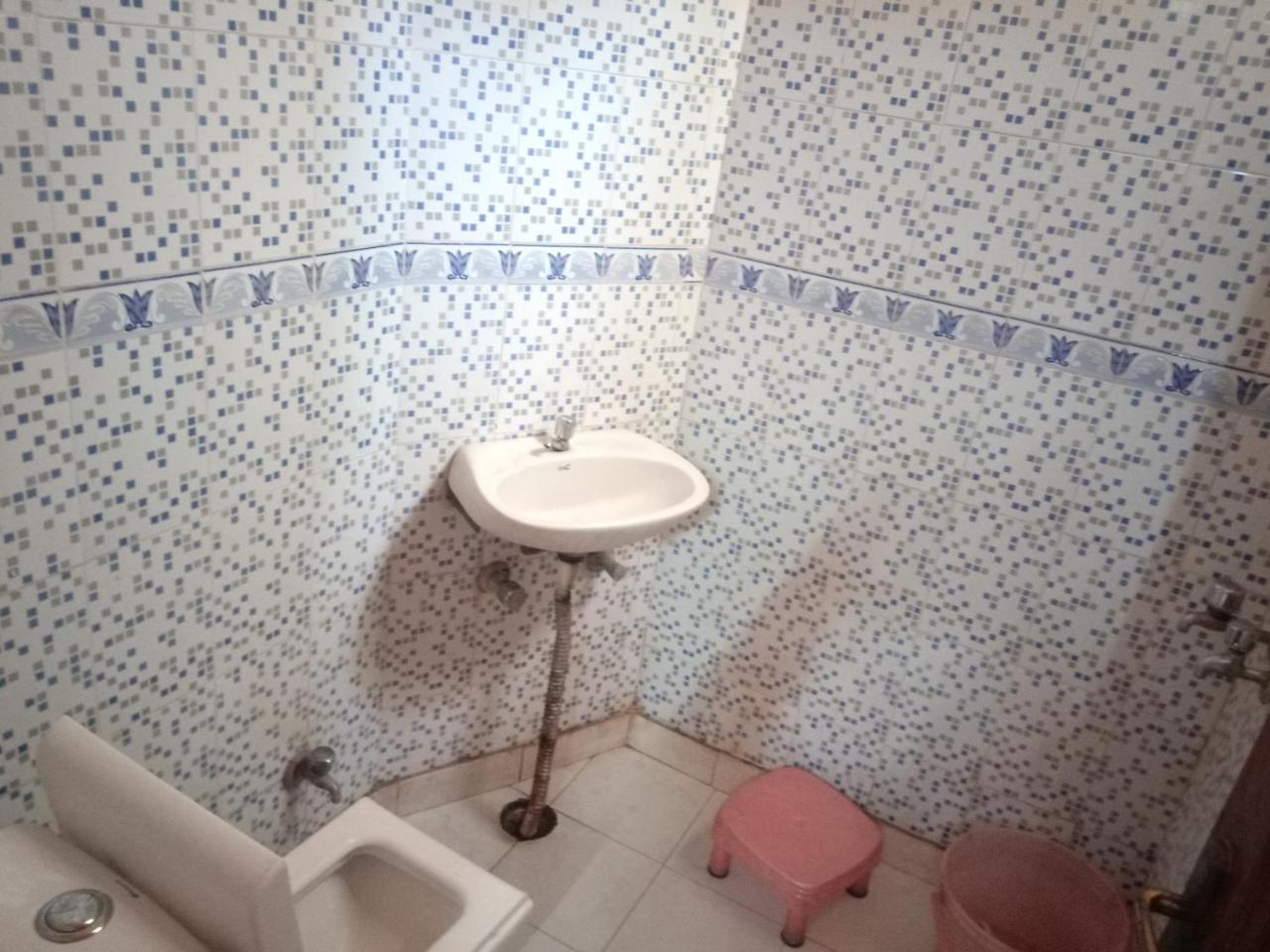 Yash Guest House 01 Minute Walk In Nizamuddin Railway Station Nueva Delhi Exterior foto