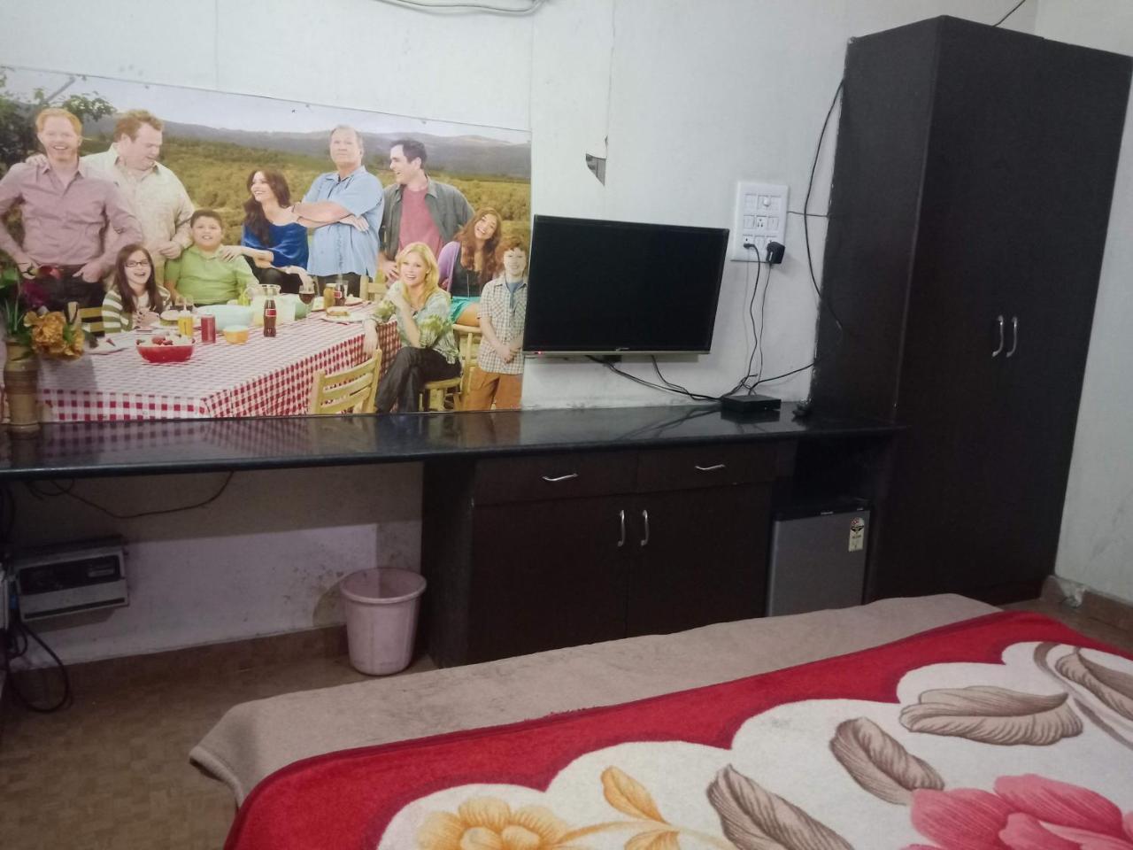 Yash Guest House 01 Minute Walk In Nizamuddin Railway Station Nueva Delhi Exterior foto