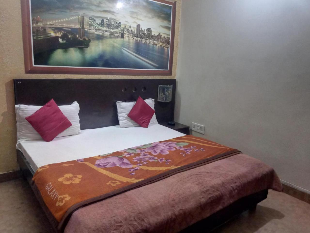 Yash Guest House 01 Minute Walk In Nizamuddin Railway Station Nueva Delhi Exterior foto