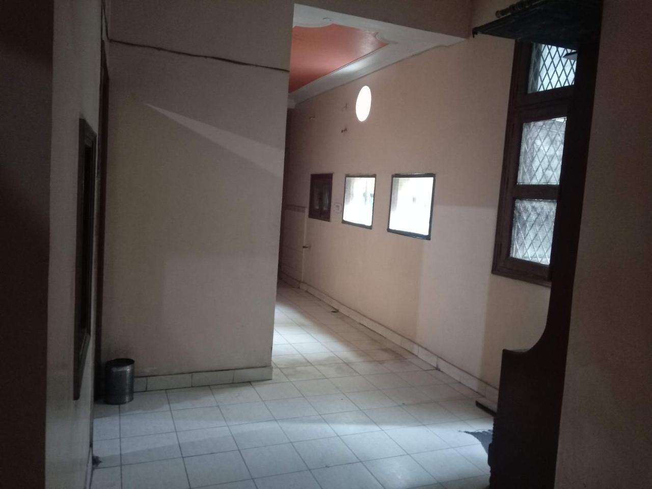 Yash Guest House 01 Minute Walk In Nizamuddin Railway Station Nueva Delhi Exterior foto